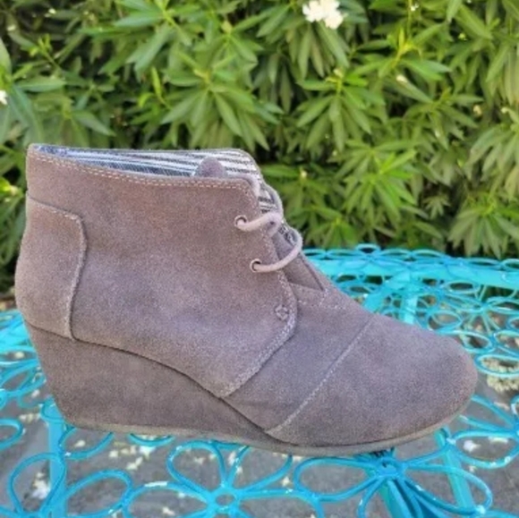 Toms Wedge Heel Chukka Bootie Size 9.5 Gray Suede 'Kayla' - Picture 1 of 9